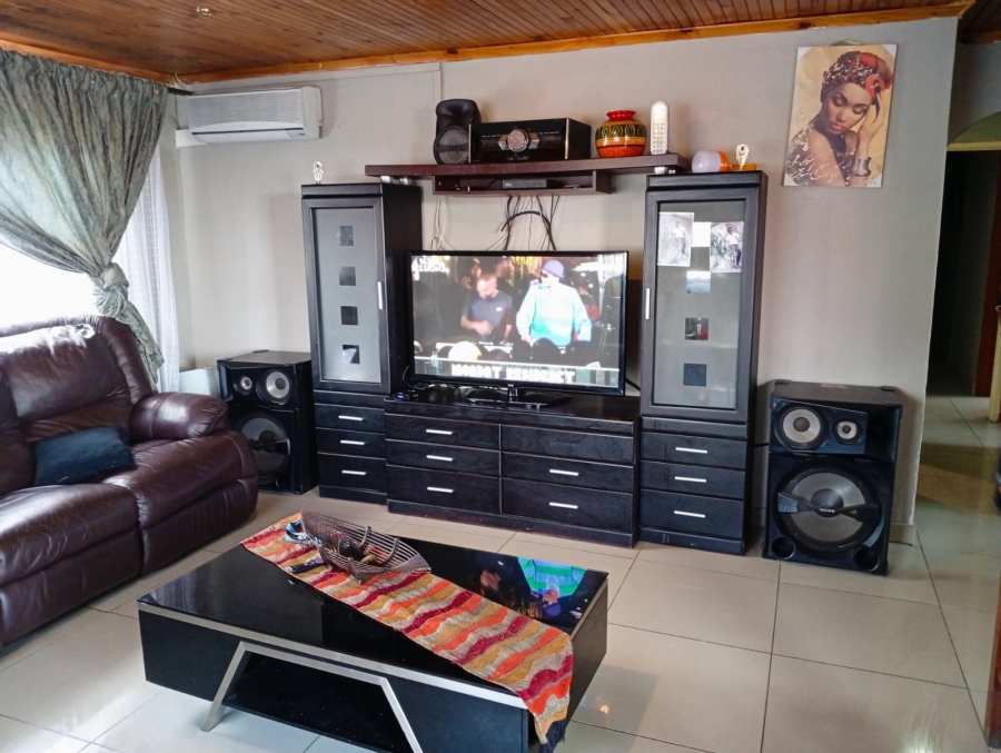 3 Bedroom Property for Sale in Ilitha Park Western Cape